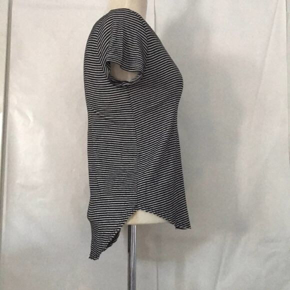 A17). Hollister Kids Hi-Lo Short Sleeve Striped Shirt - Picture 4 of 8